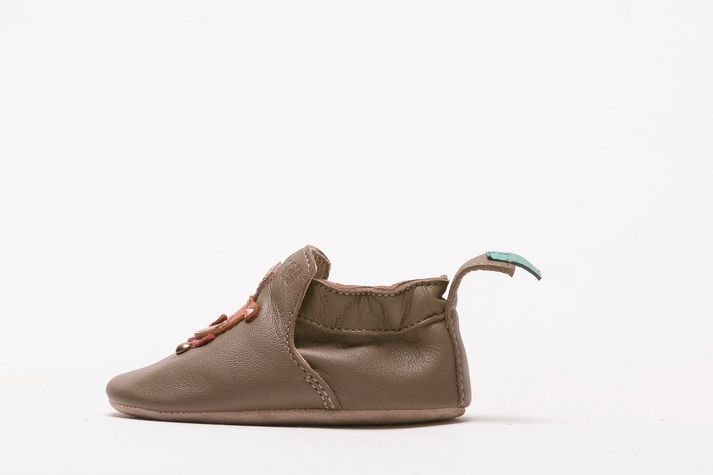 A unisex christmas pram by Bopy, style Doserf, in Brown with Reindeer head. Left side view.