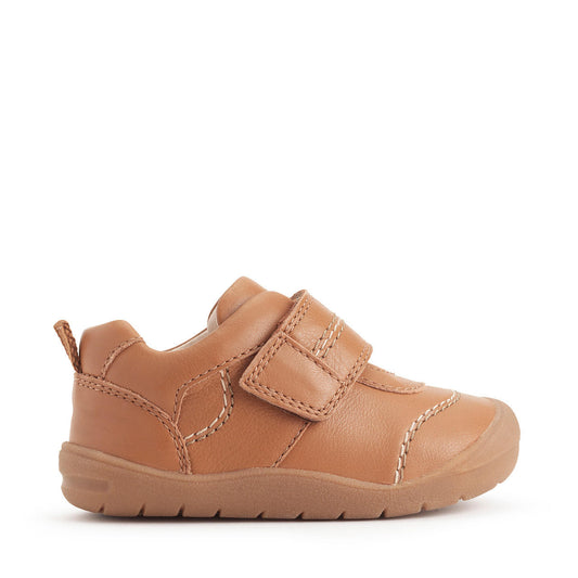 A boys casual shoe by Start-Rite, style Footprint. In tan leather with velcro fastening and toe bumper. Right side view.