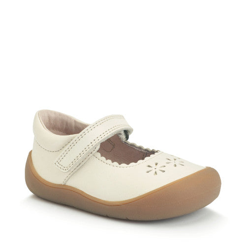 A girls shoe by Start-Rite, style Charms, in dusky pink with t-bar, velcro strap and front and back bumpers. Angled right side view
