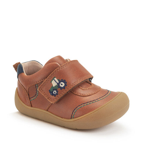 A boys casual shoe by Start-Rite, style Harvest, in tan with heel and toe bumpers and tractor detail to the velcro fastening. Angled right side view.