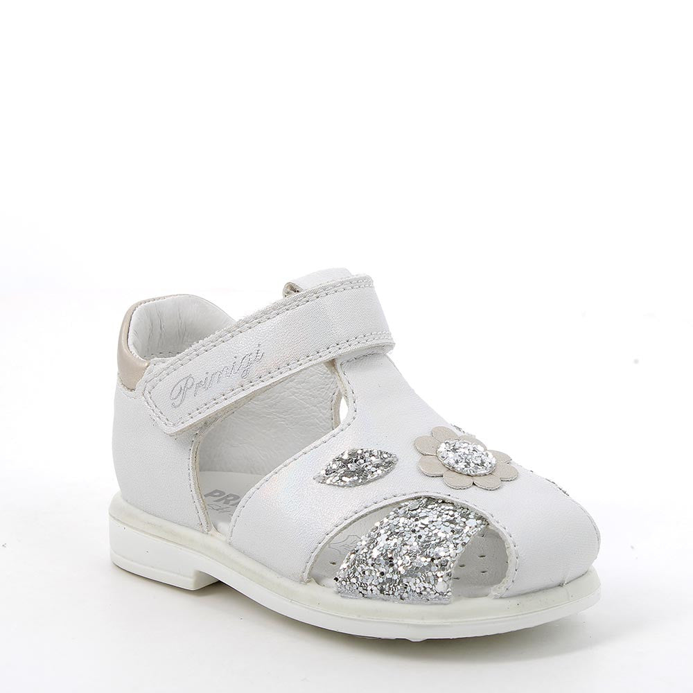 A girls closed toe sandal by Primigi, style 3859111, in white and silver with a velcro strap. Angled view.