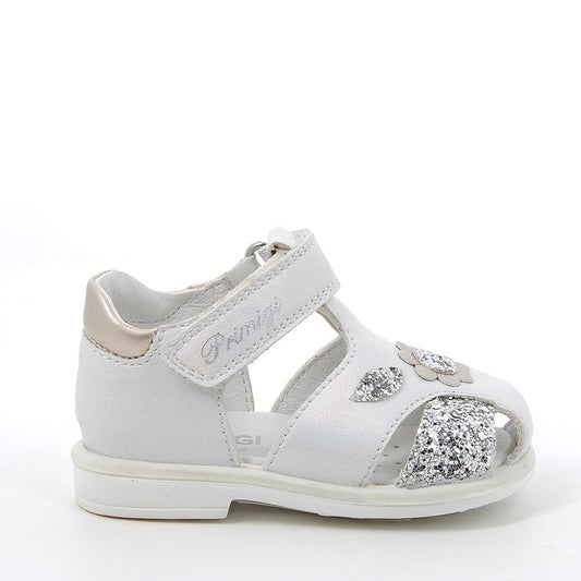 A girls closed toe sandal by Primigi, style 3859111, in white and silver with a velcro strap. Right side view.