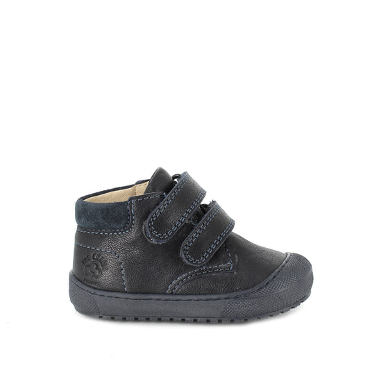 A boys ankle boot by Primigi, style 4907544 Baby Cricket, in navy leather with double velcro fastening. Right side view.