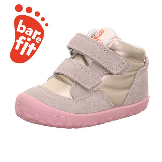 A girls first boot by Superfit, style Flummi 1-009667-4000, in beige and pink with pink sole and double velcro fastening. Angled right side view.