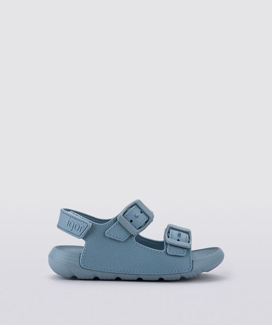 A boys sling back rubber shoe by Igor, style Maui in blue with two buckle straps and velcro heel fastening. Right side view.