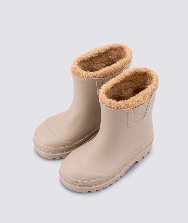 A pair of unisex wellies by Igor, style W10290-004 Tokio Borreguito, in cream with fur lining. Angled left side view from above.