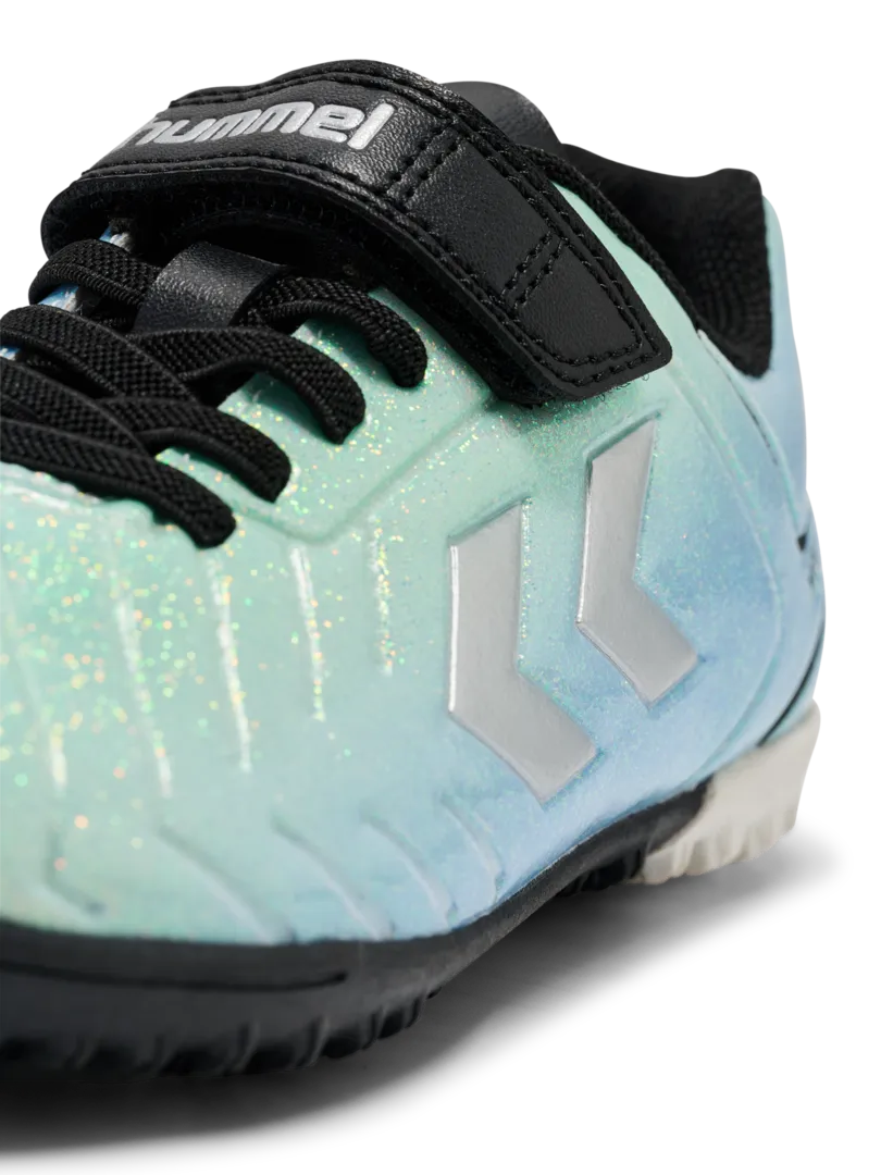 A hard ground/astro turf football boot by Hummel, style Top Star Turf VC 2.0 JR 234863-7162 in Allure with velcro strap and elastic laces. Zoomed image of branding