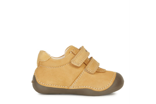 Boys pre walkers by Geox, style B Tutim, in light tan nubuck leather with double velcro fastening. Right side view.