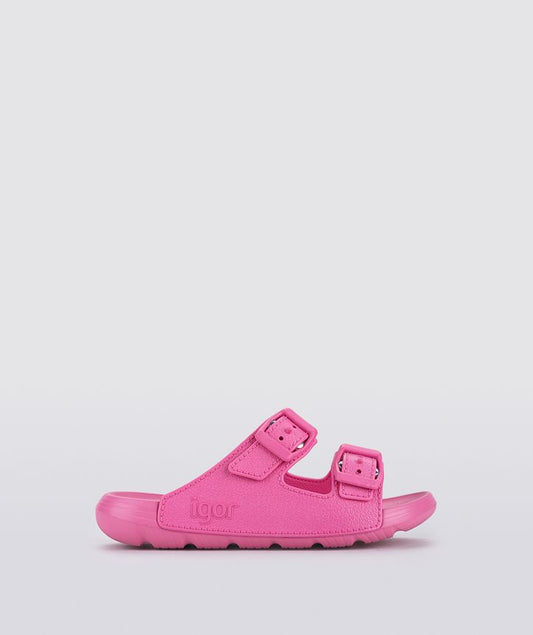 A girls slip on rubber shoe by Igor, style Kai in fucsia with two buckle straps. Right side view.