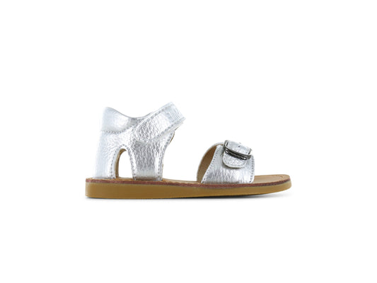 A girls open toe closed back sandal by Shoesme, style CS24S001-C, in silver leather with velcro and buckle fastening. Right side view.