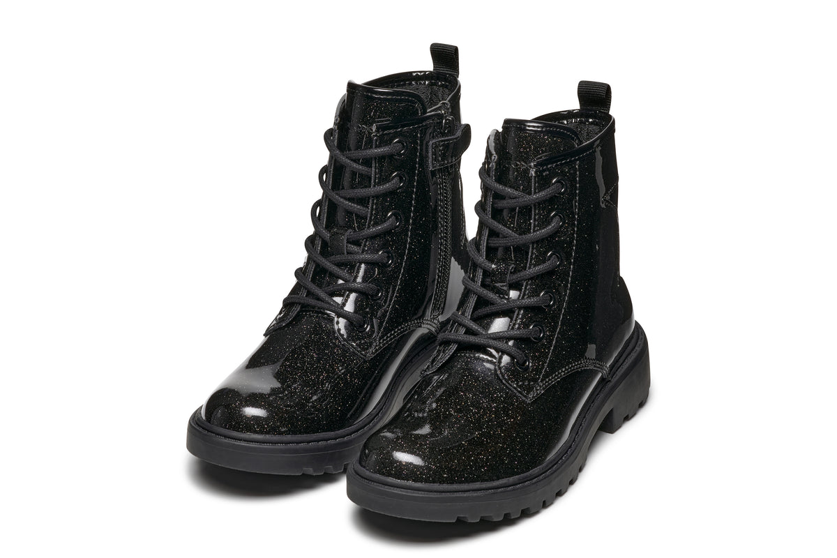 Geox girl's patent ankle boot in the style Casey Girl, with laces, side zip fastening, glitter details all over and chunky black sole. Front view of both shoes.