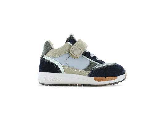 A boy's trainer by Shoesme, style Run-Flex RF24S045-F, in blue/beige suede and synthetic.
Elastic lace and velcro fastening.
Right side view.