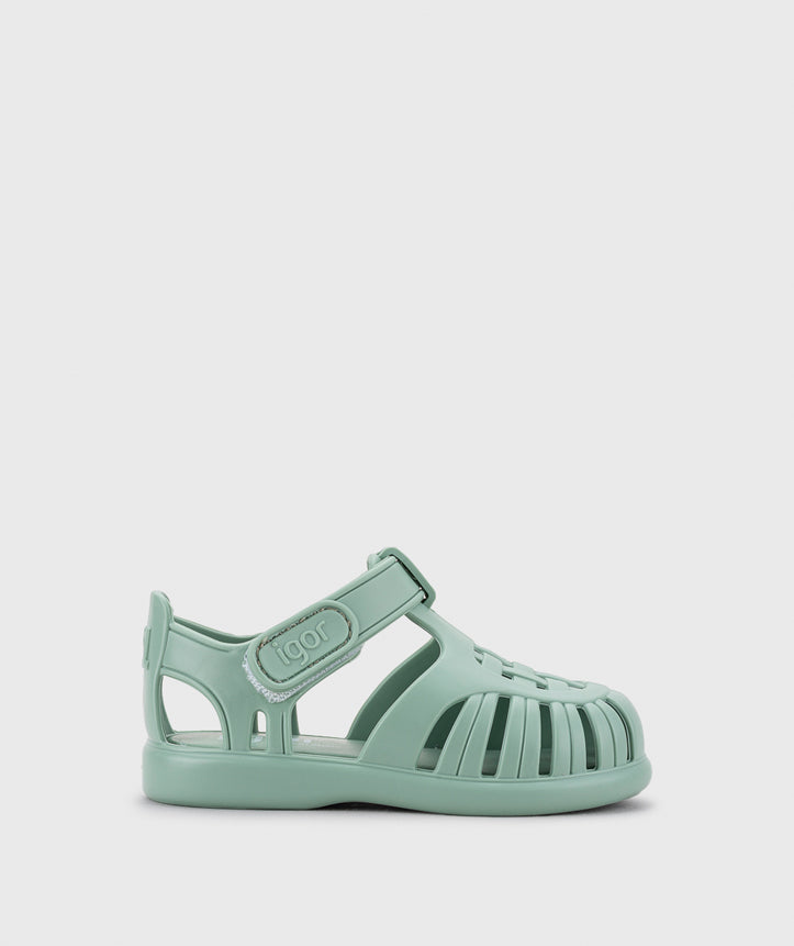 A unisex jelly sandal by Igor, style Tobby Solid in Matcha with velcro strap. Right side view