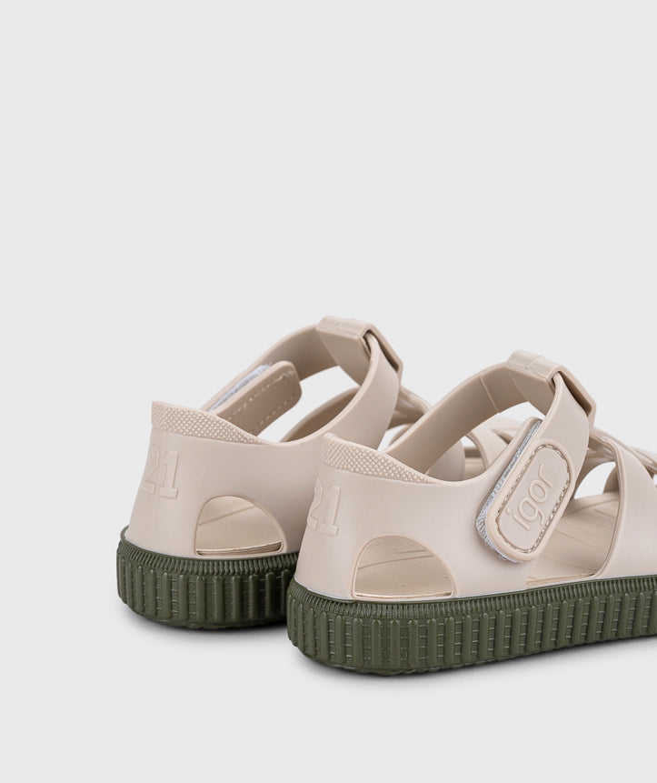 A unisex sandal by Igor, style Nico in khaki with velcro strap and dark green sole. Zoomed angled back view of pair