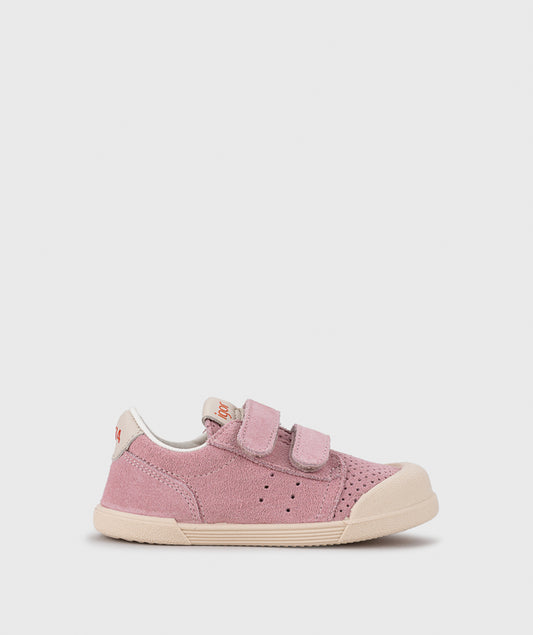 A girls casual shoe by Igor, style Tennis Fresh in Rosa with two velcro straps and toe and heel bumpers. Right side view