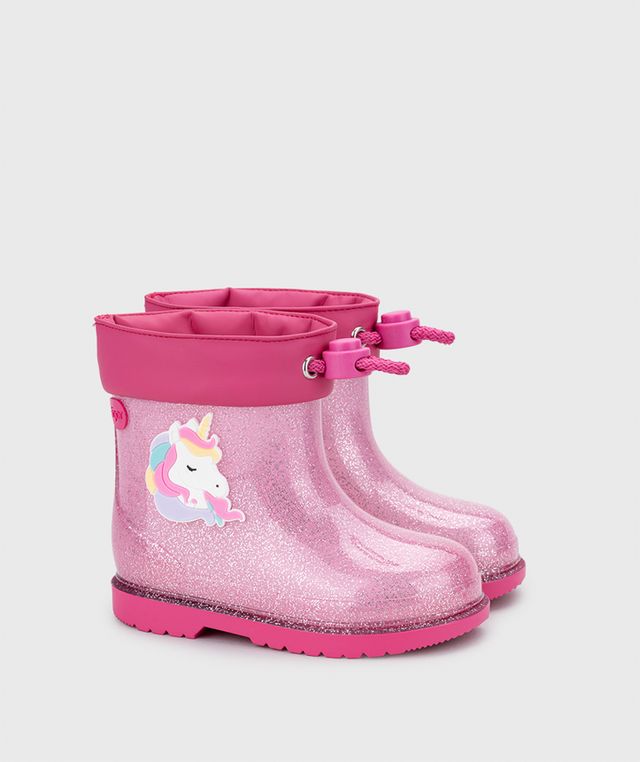 A girls wellie by Igor, style Bimbi Unocornio, in pink glitter with unicorn detail. Toggle fastening. Right side view of a pair.