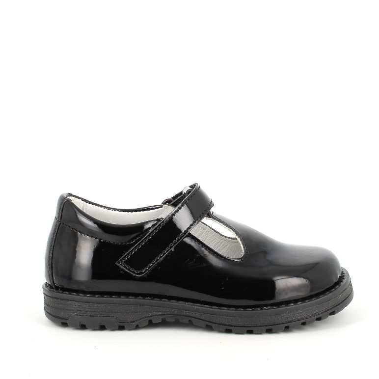 A girls T-bar school shoe by Primigi, style Elaine, in black patent leather with velcro fastening. Right side view. 