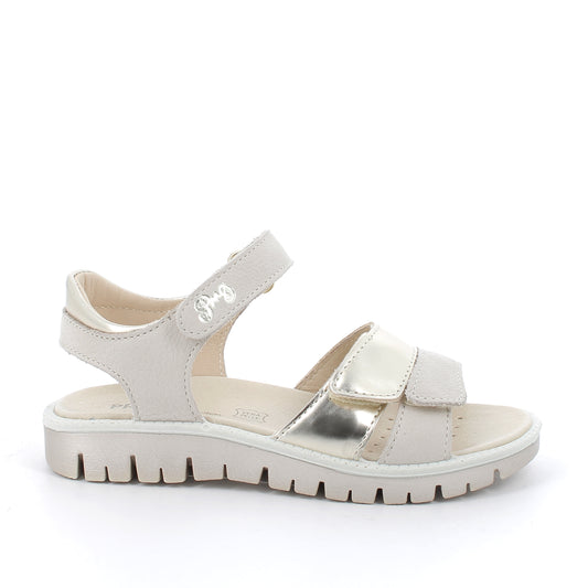 A girls open toe sandal by Primigi, style 3886011 Axel, in white and silver leather/nubuck with velcro fastening. Right side view.