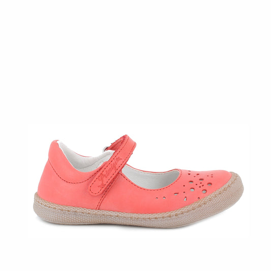 A girls Mary Jane shoe by Primigi, style 3916622 in coral leather with velcro fastening. Right side view.