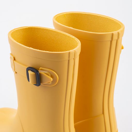 A unisex wellington boot by Igor. Style is Euri in yellow with side buckle adjuster. Top view.