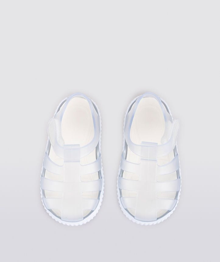 A unisex Jelly shoe by Igor, Style Nico Cristal, in clear with a white sole and velcro strap. Above view.