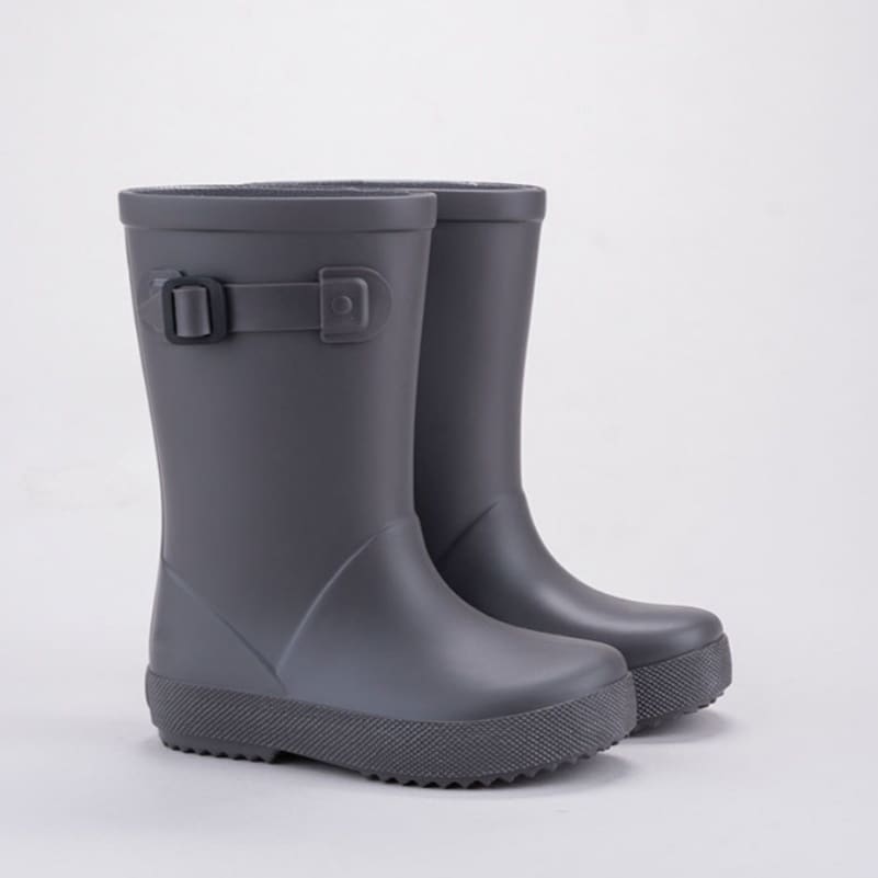A pair of unisex wellies by Igor, style Splash Euri ,in grey. Right side view.