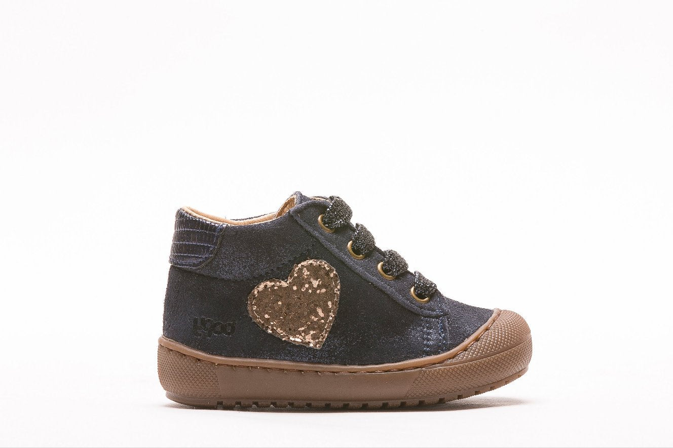 A girls ankle boot by Bopy, style Jopline, in navy with gold heart, with zip fastening. Right side view.