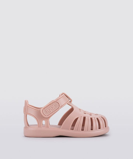 A girls jelly shoe by Igor, style Tobby Solid, in pink with a velcro strap. Right side view.