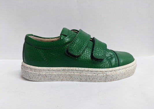 A boys casual shoe by Petasil, style Pose, in green with double velcro fastening. Right side view.