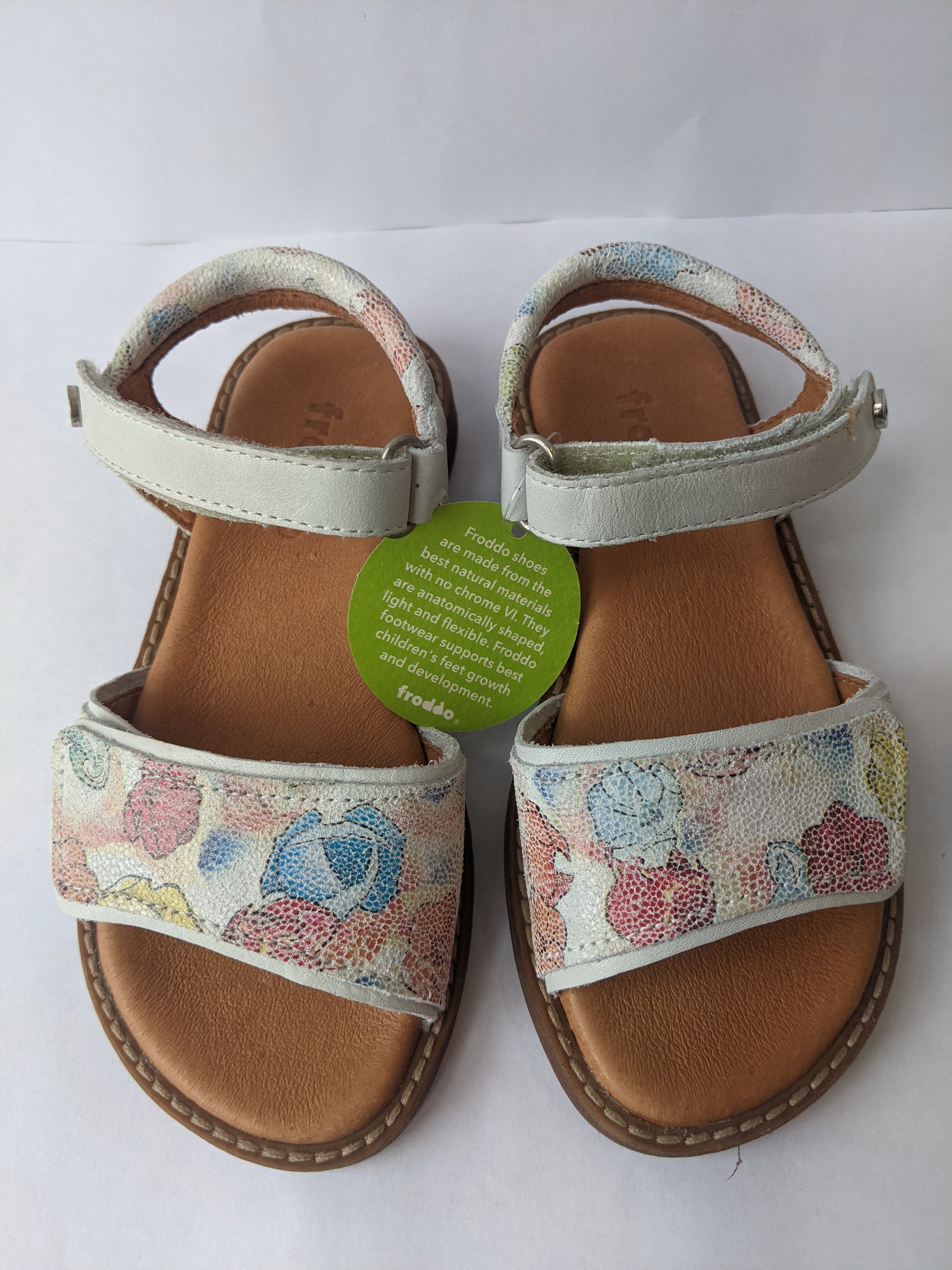 A pair of girls sandals by Froddo,style G3150117-1 in white floral leather with velcro fastening. Top view.