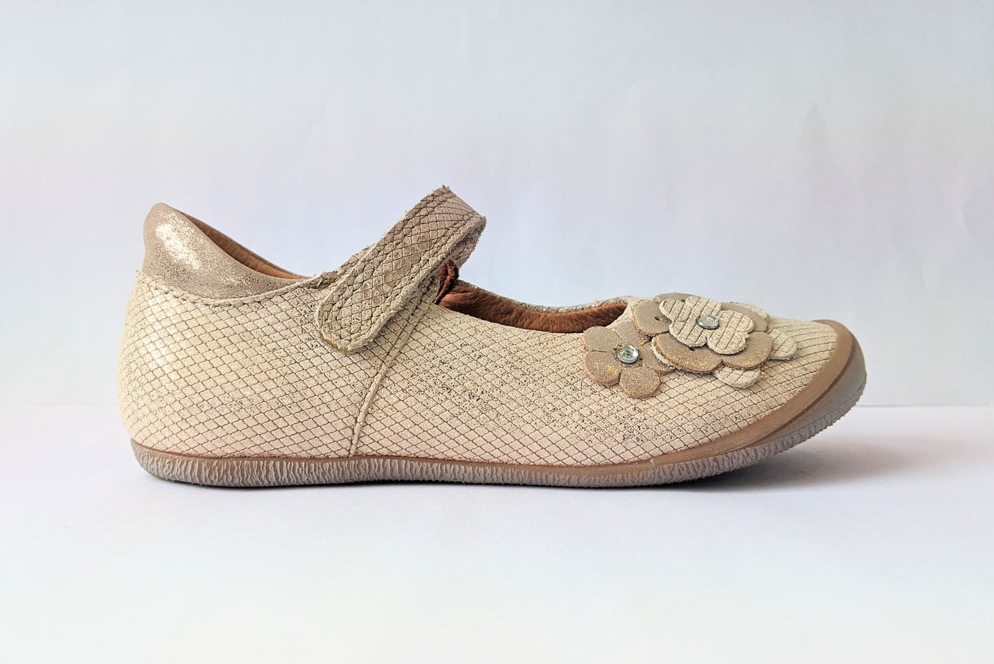 A girls Mary-Jane shoe by Froddo, style G3140089-3A in gold leather with velcro fastening. Right side view.