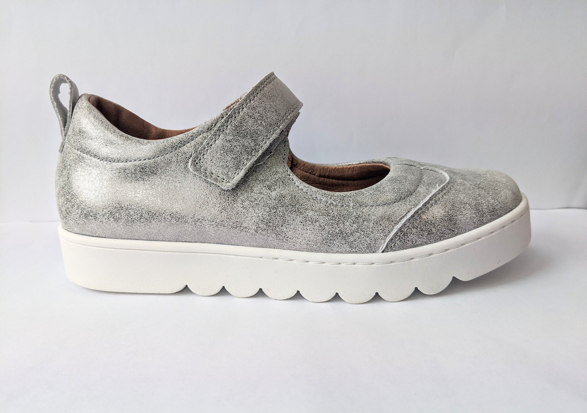 A girls Mary-Jane shoe by Froddo, style G3140072-1,in silver leather with velcro fastening. Right side view. 