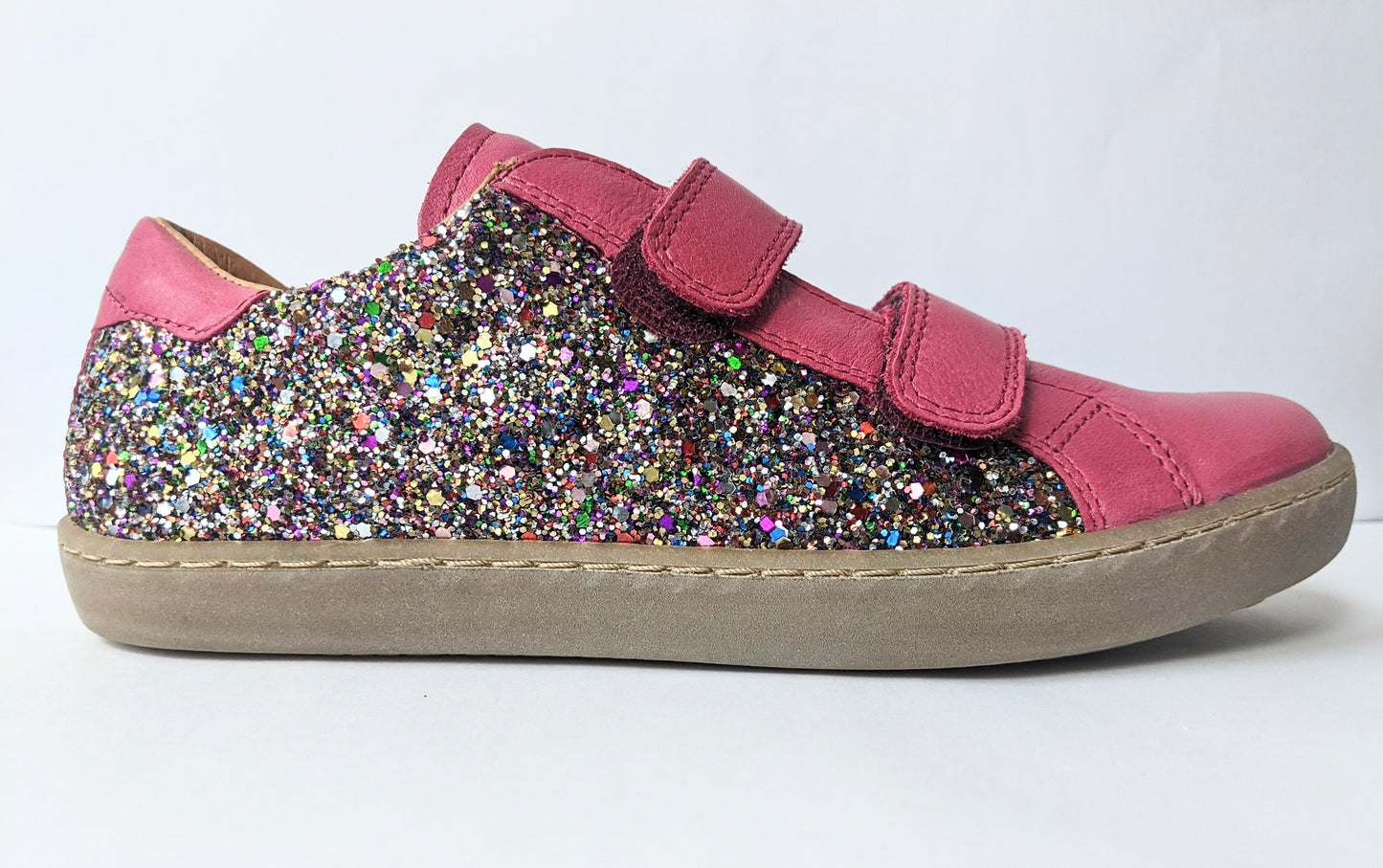 A girls casual shoe by Froddo, style G3130094-6 in Fuchsia leather and glitter with velcro fastening. Right side view.