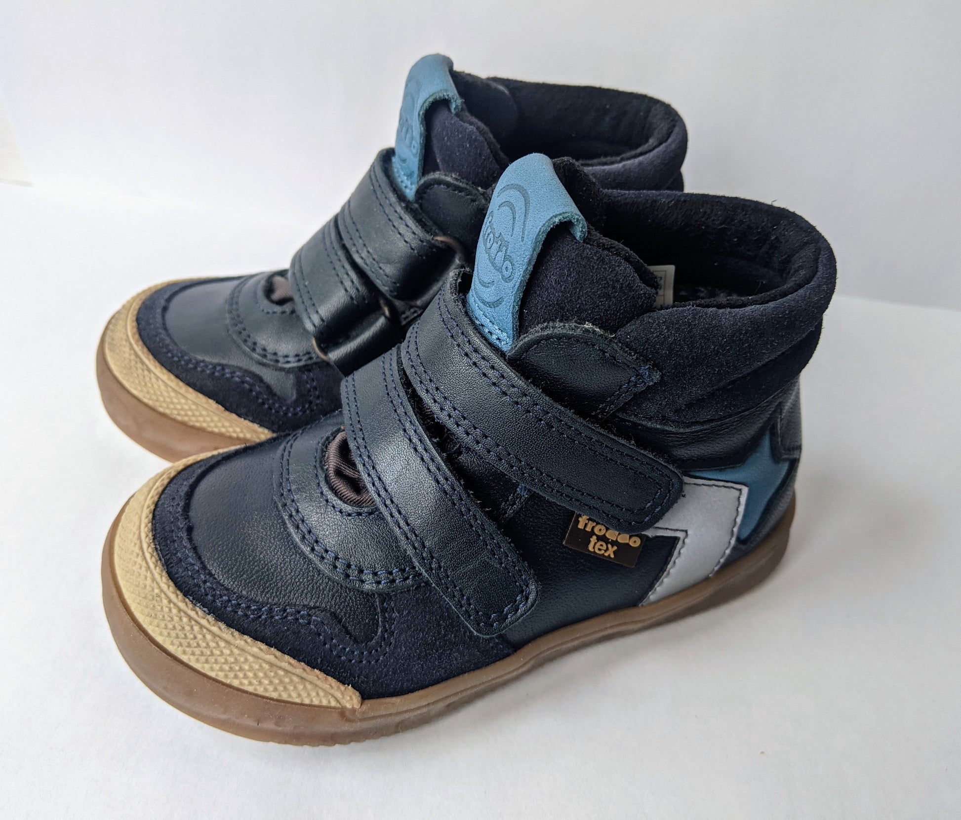 A pair of boys casual boots by Froddo, style G2110083, in Navy and blue leather and nubuck with double velcro fastening. Angled view.