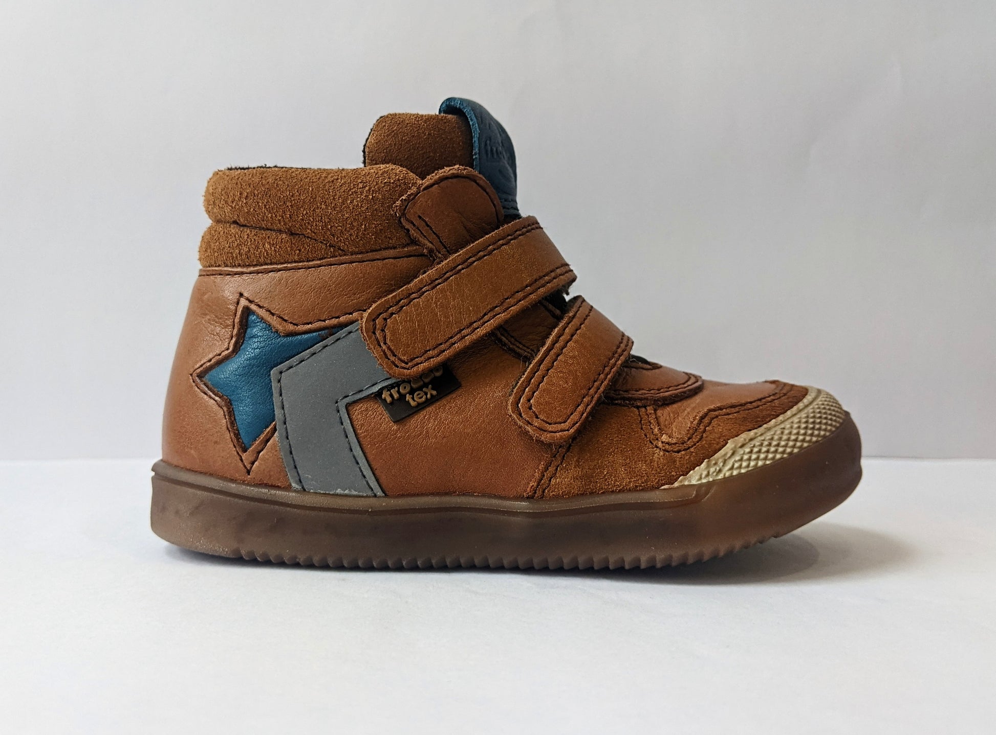 A boys casual ankle boot by Froddo, style G2110083, in tan multi with double velcro fastening. Right side view.