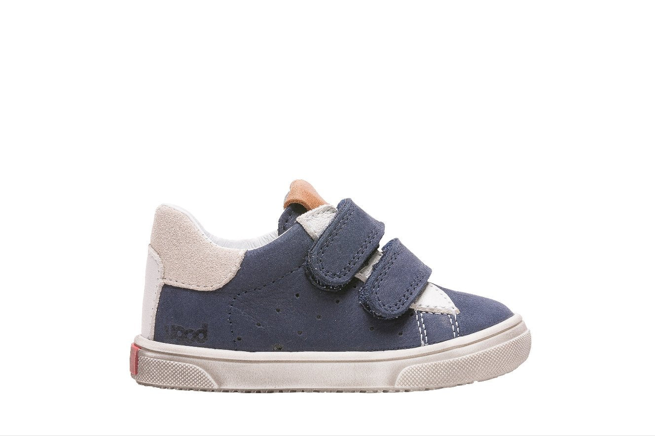 A smart boys trainer by Bopy, style Ramdam, in Navy with double velcro fastening. Left side view.