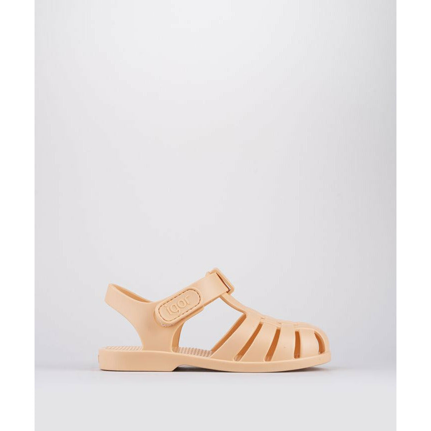 A unisex closed toe sandal by Igor,style Clasica, pastel orange with velcro fastening. Right side view.
