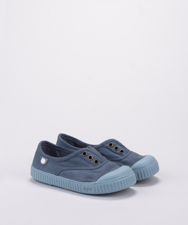 A pair of boys casual slip on pumps by Igor,style Berri MC, in blue. Right side view.