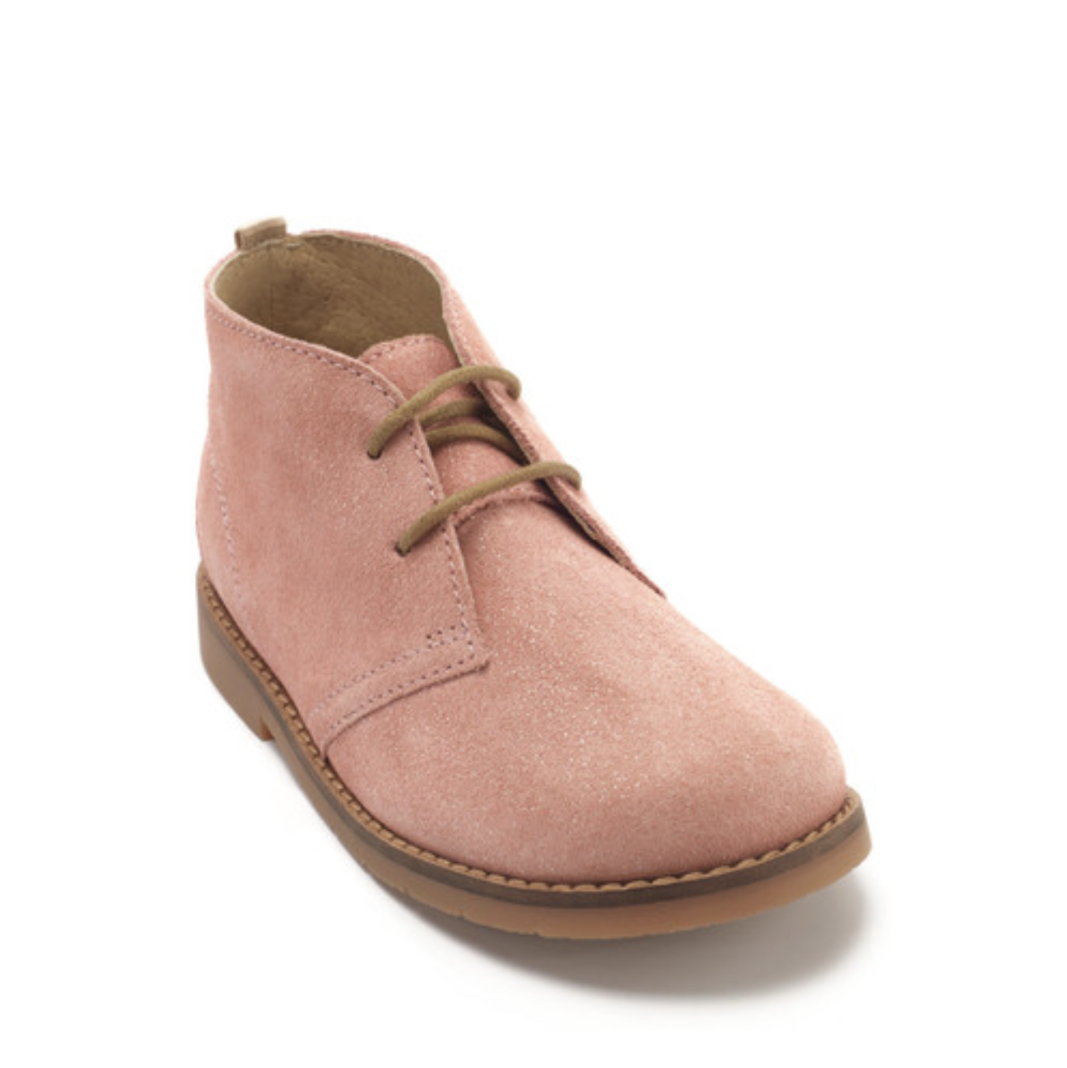 A girls desert boot by Start-Rite, style Autumn, in dusky pink glitter suede with light brown laces and soles. Front view.