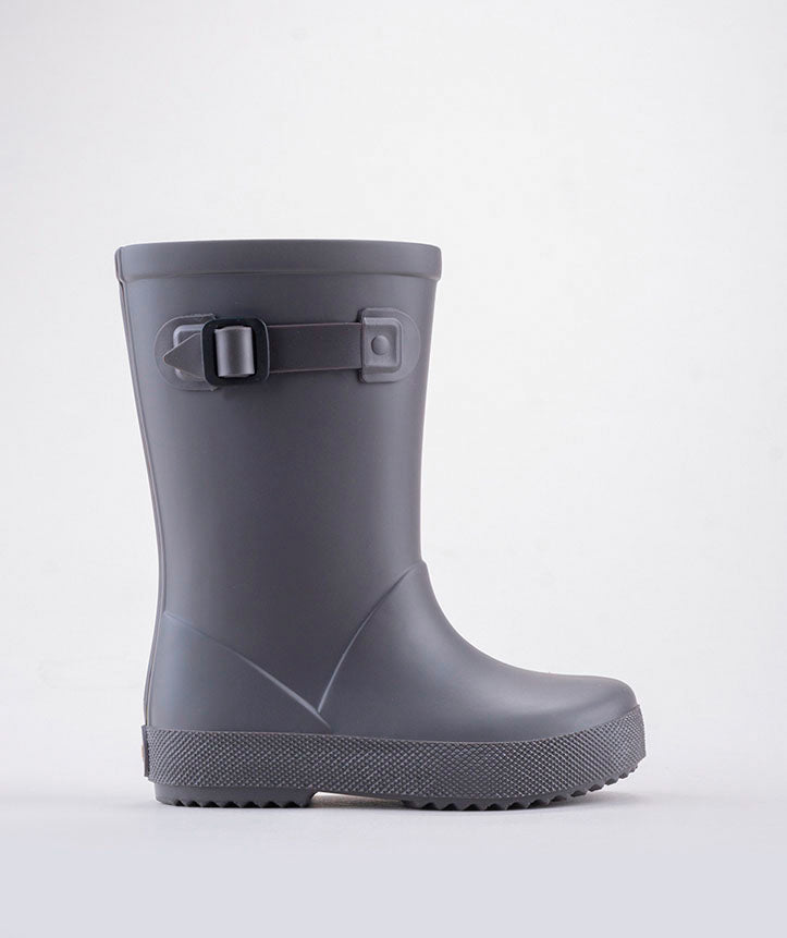 A unisex welly by Igor, style Splash Euri ,in grey. Right side view.