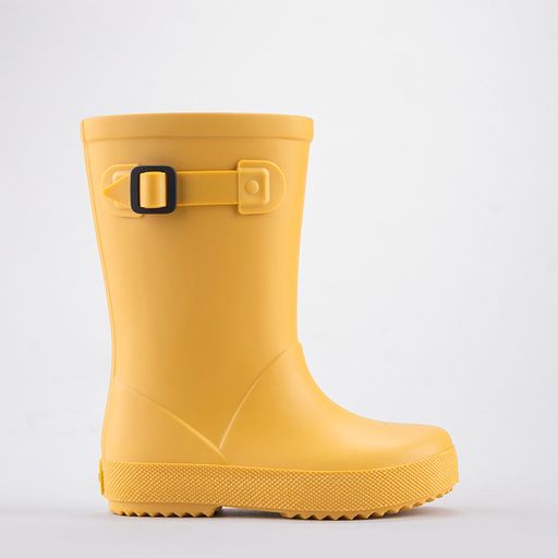 A unisex wellington boot by Igor. Style is Euri in yellow with side buckle adjuster. Right side view.